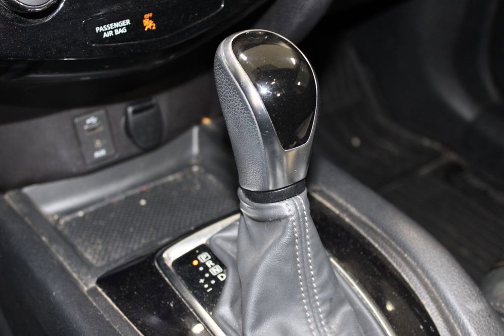 Used 2017 Nissan Rogue SV image 25