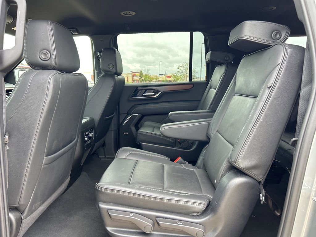 Used 2025 GMC Yukon XL Denali RWD image 11