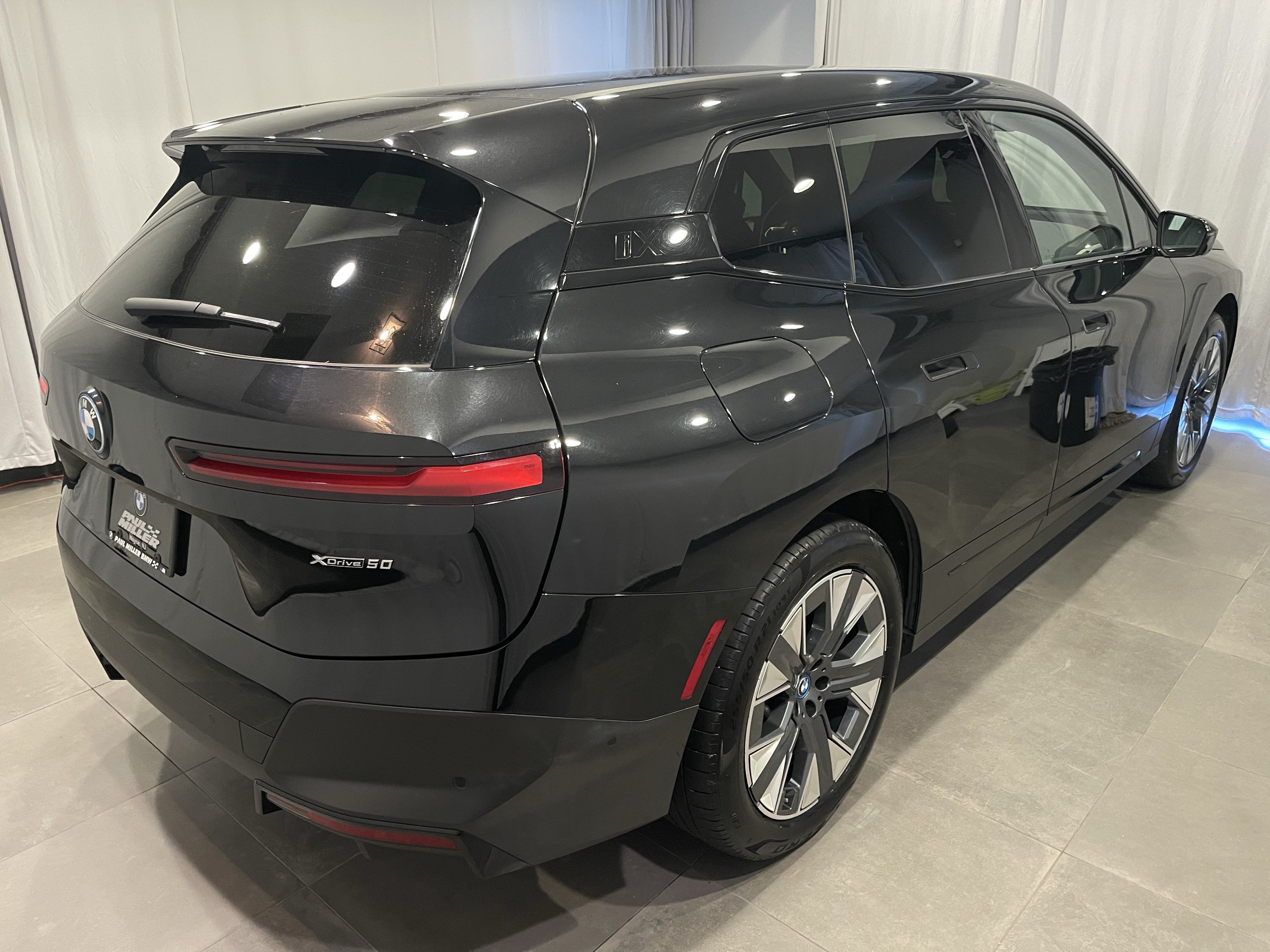 Certified 2024 BMW iX xDrive50 w/ Premium Package AWD/4WD image 6