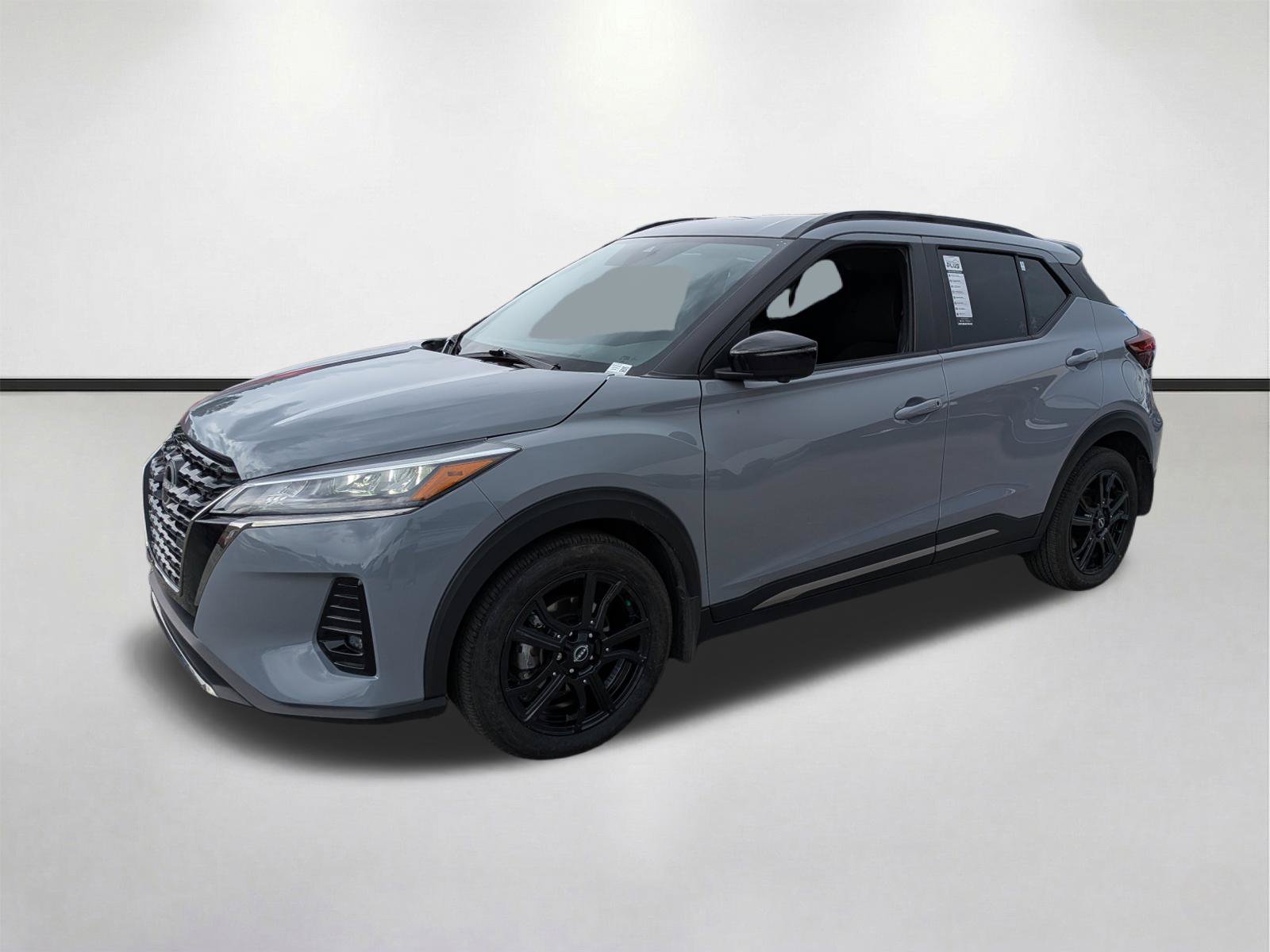 Used 2022 Nissan Kicks SR w/ Interior Electronics Package FWD image 8