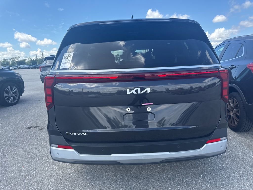 Used 2025 Kia Carnival FWD image 5