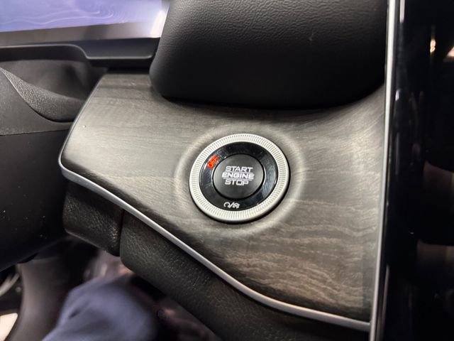 Used 2024 Jeep Grand Cherokee Limited w/ Black Appearance Package image 20