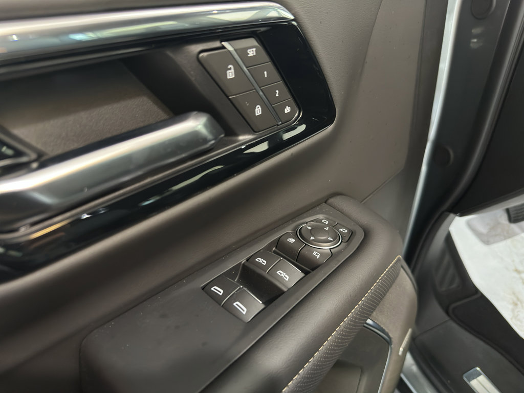 New 2025 Chevrolet Suburban Premier image 28