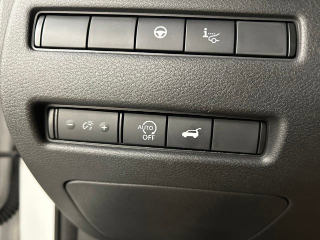 Used 2024 Nissan Rogue Platinum w/ Platinum Premium Package AWD/4WD image 11