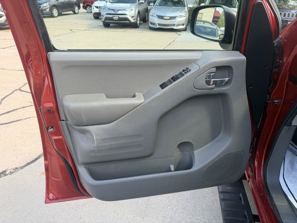 Used 2016 Nissan Frontier SV AWD/4WD image 9
