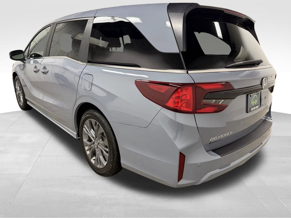 Used 2025 Honda Odyssey Touring image 5
