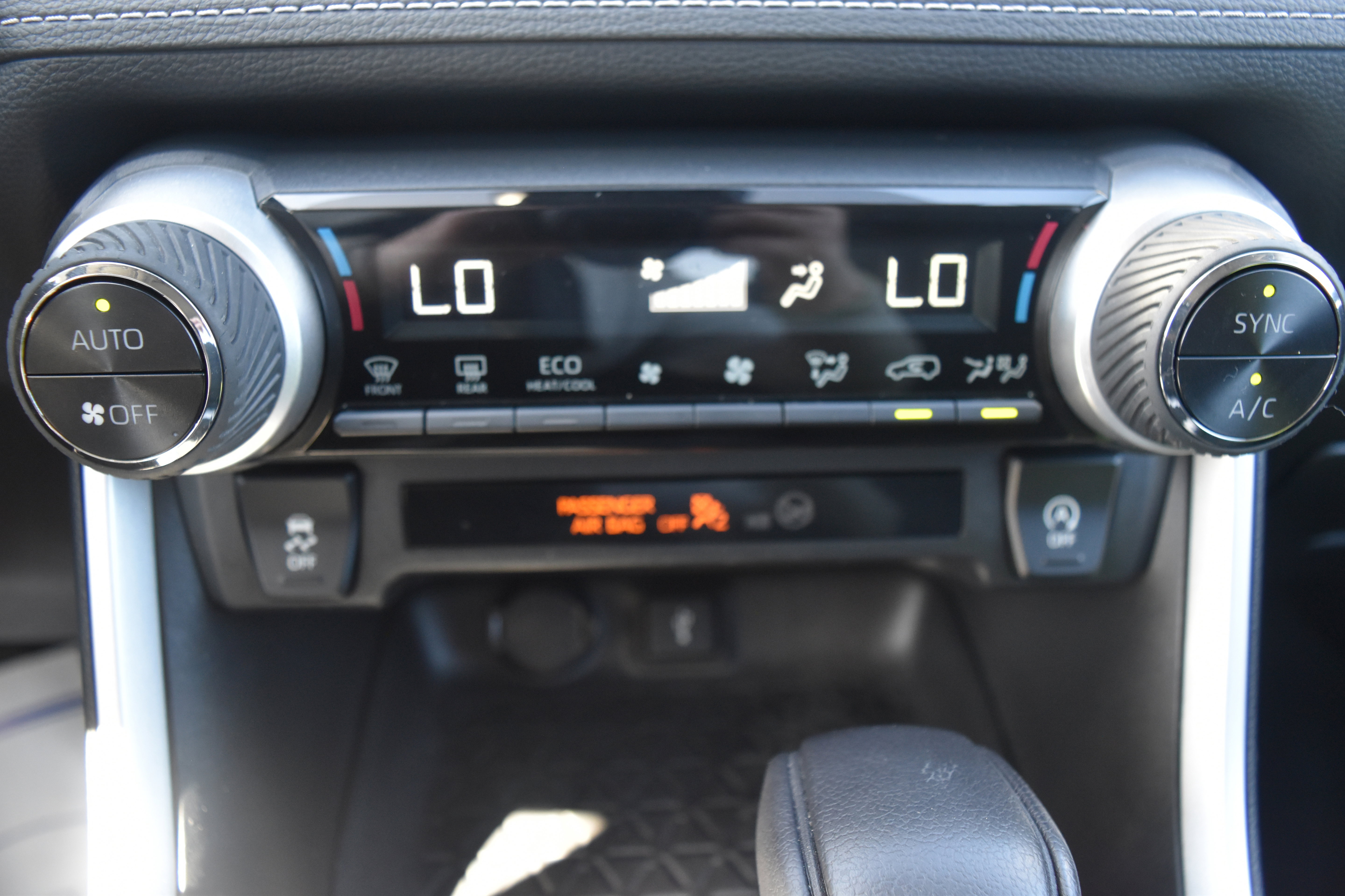 Used 2022 Toyota RAV4 XLE AWD/4WD image 23