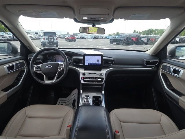 Used 2021 Ford Explorer XLT w/ Equipment Group 202A AWD/4WD image 21