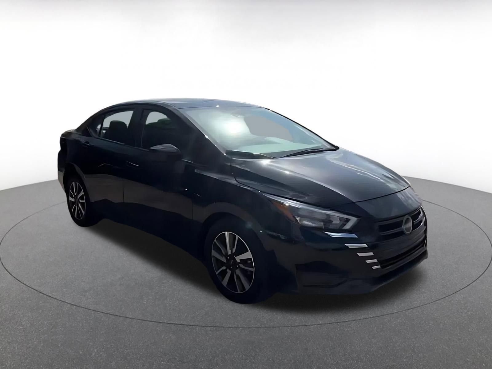 Used 2025 Nissan Versa SV image 2