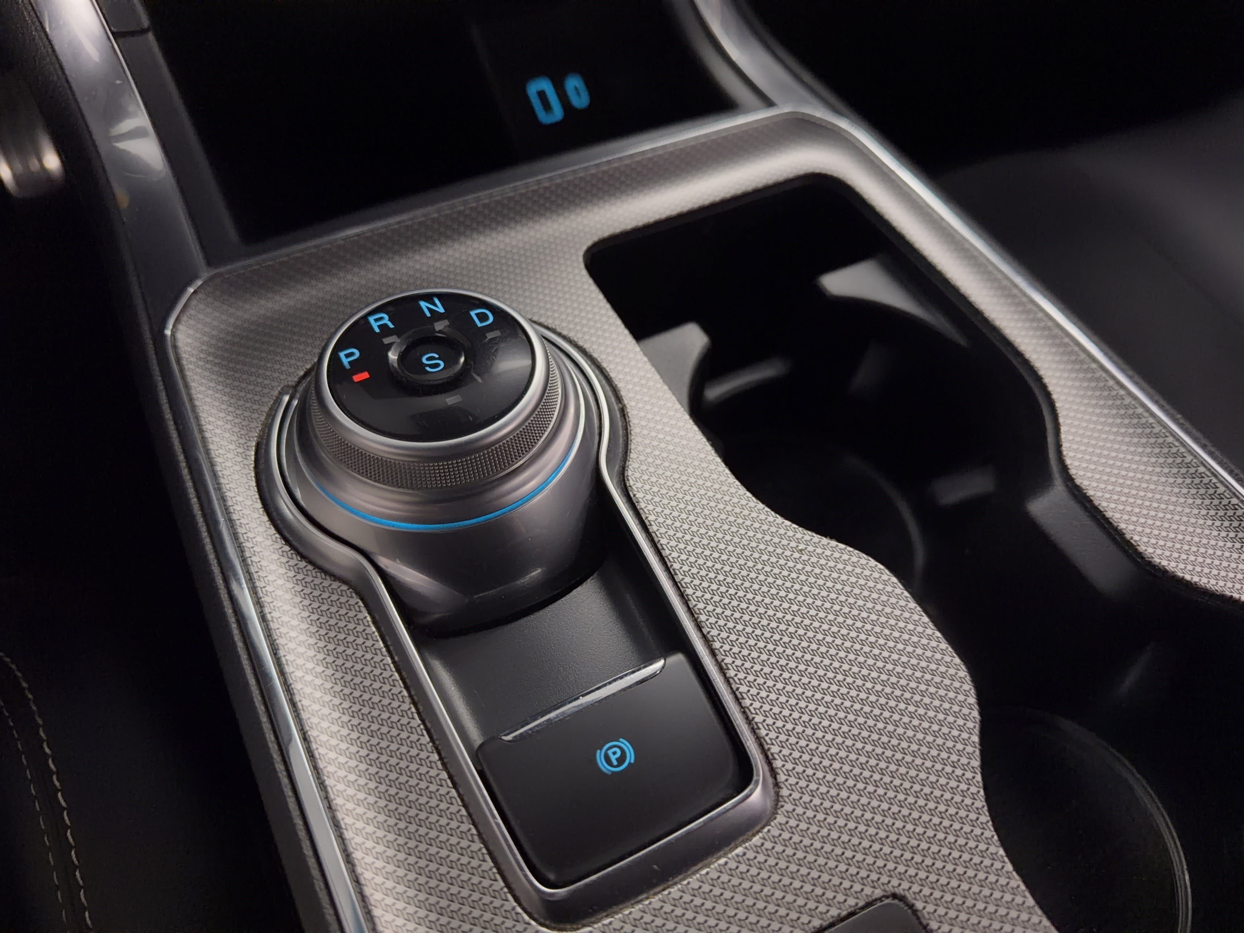 Used 2021 Ford Edge ST image 25