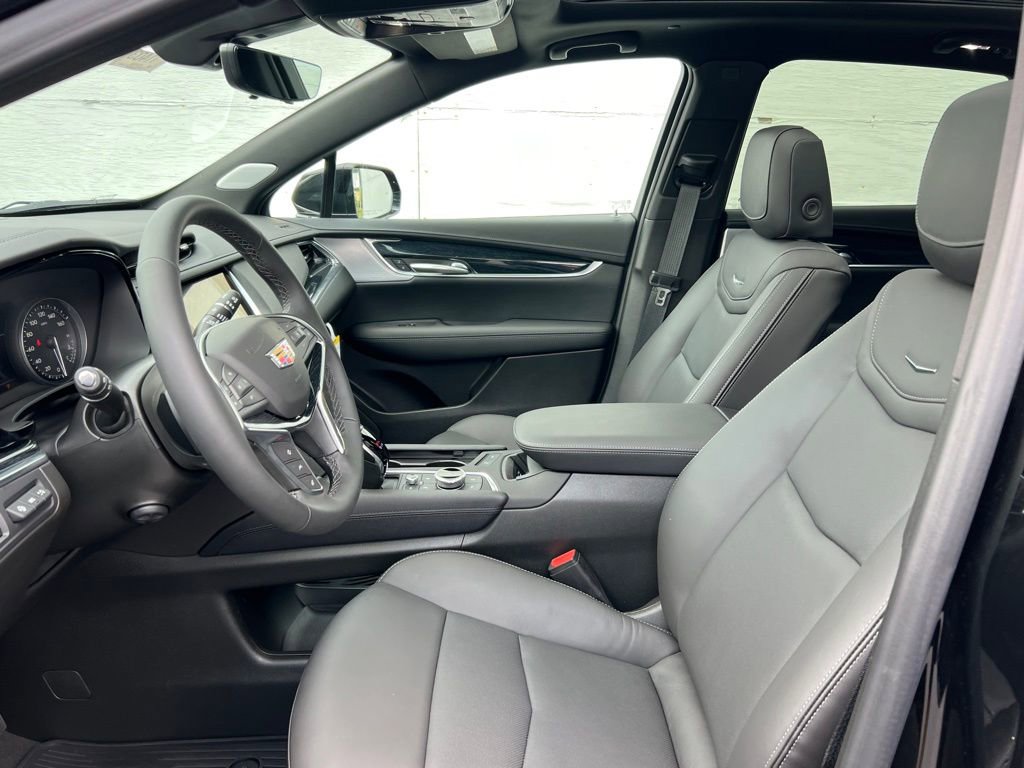 Used 2025 Cadillac XT5 Premium Luxury w/ Technology Package image 9