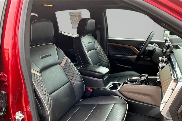 Used 2025 GMC Canyon Denali image 7