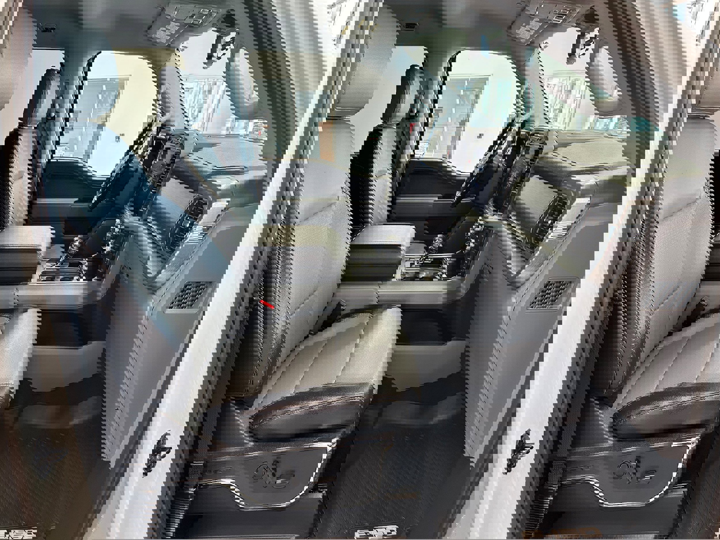 Used 2023 Ford F150 Lariat w/ Bed Utility Package image 14