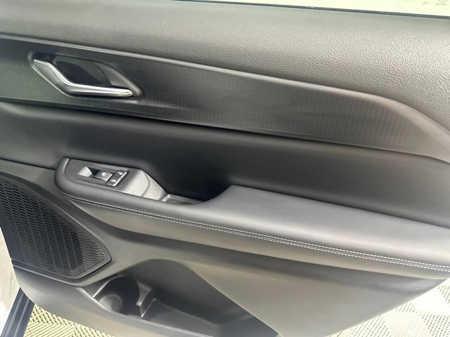 Used 2024 Jeep Grand Cherokee L Altitude AWD/4WD image 23