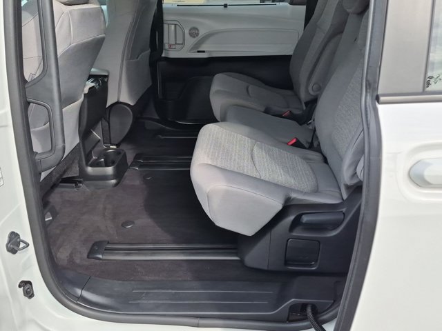Certified 2026 Toyota Sienna LE FWD image 16
