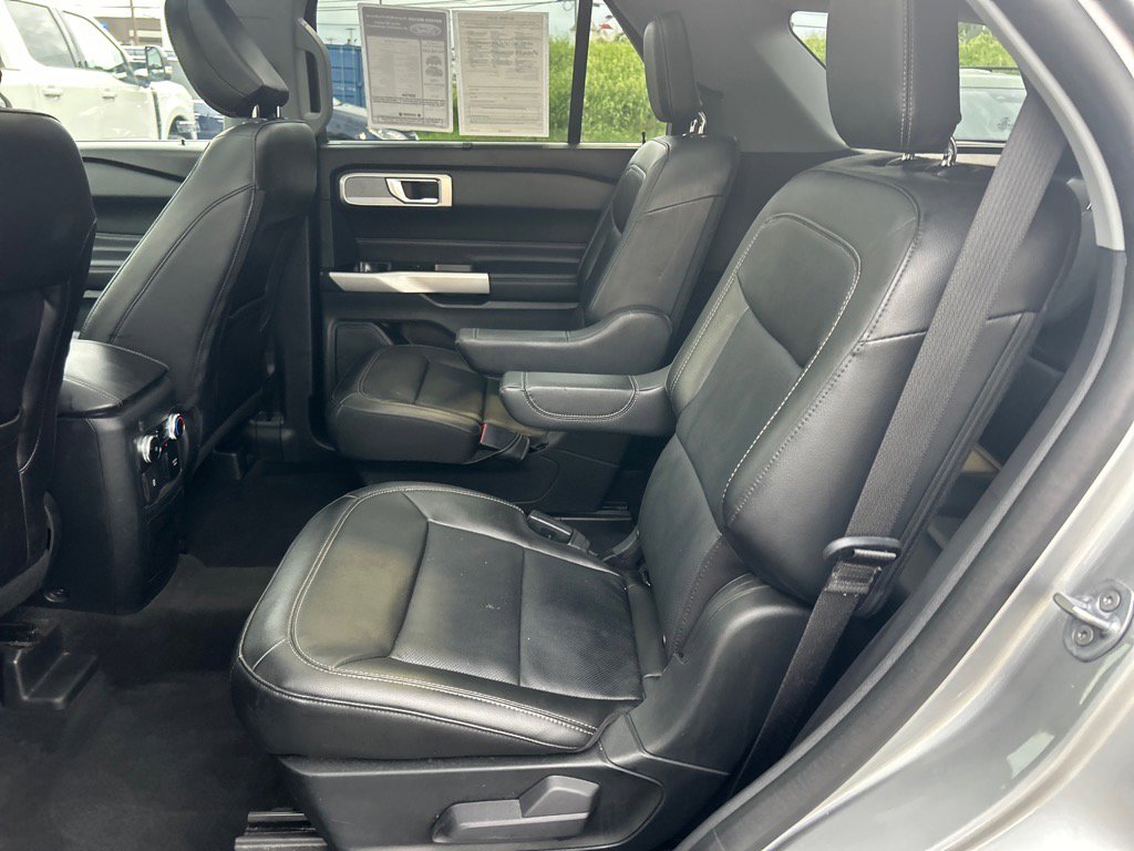 Used 2022 Ford Explorer Limited w/ Equipment Group 301A image 9