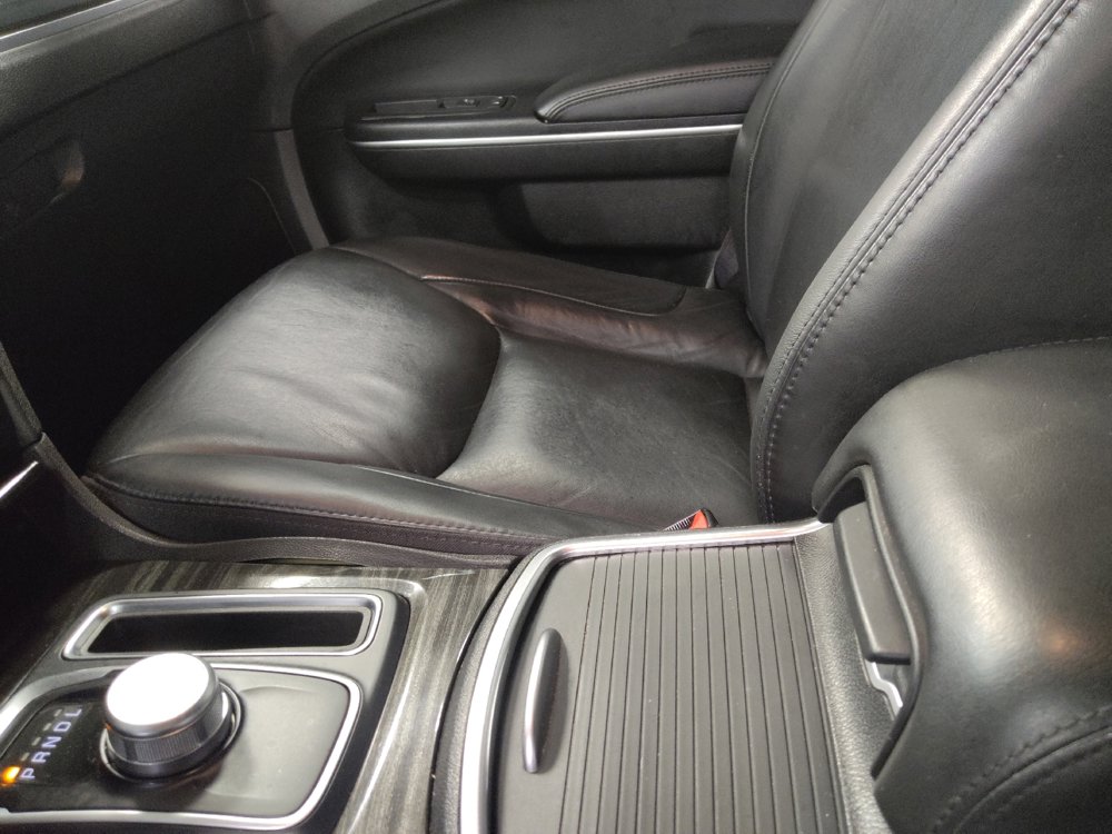 Used 2015 Chrysler 300 Limited RWD image 26