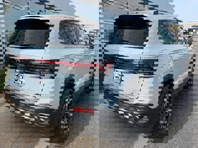 New 2026 Volkswagen Taos SE AWD/4WD image 3