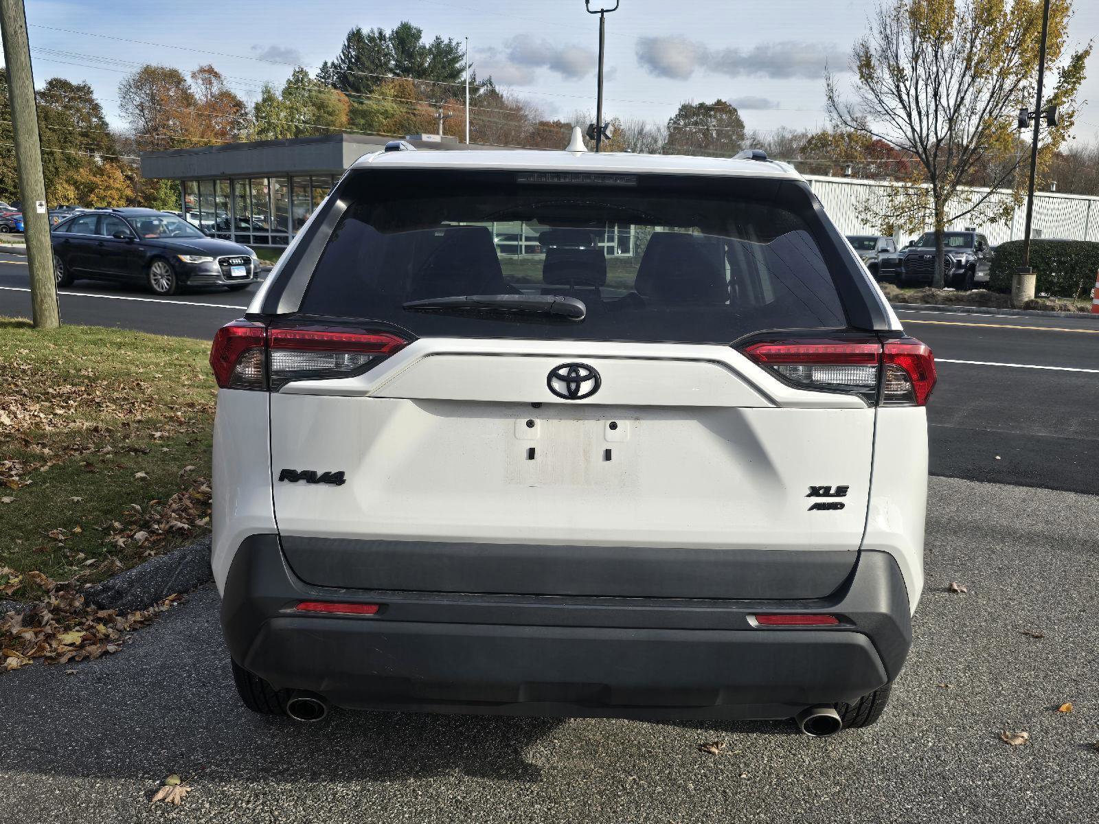 Used 2020 Toyota RAV4 XLE w/ Convenience Package image 4