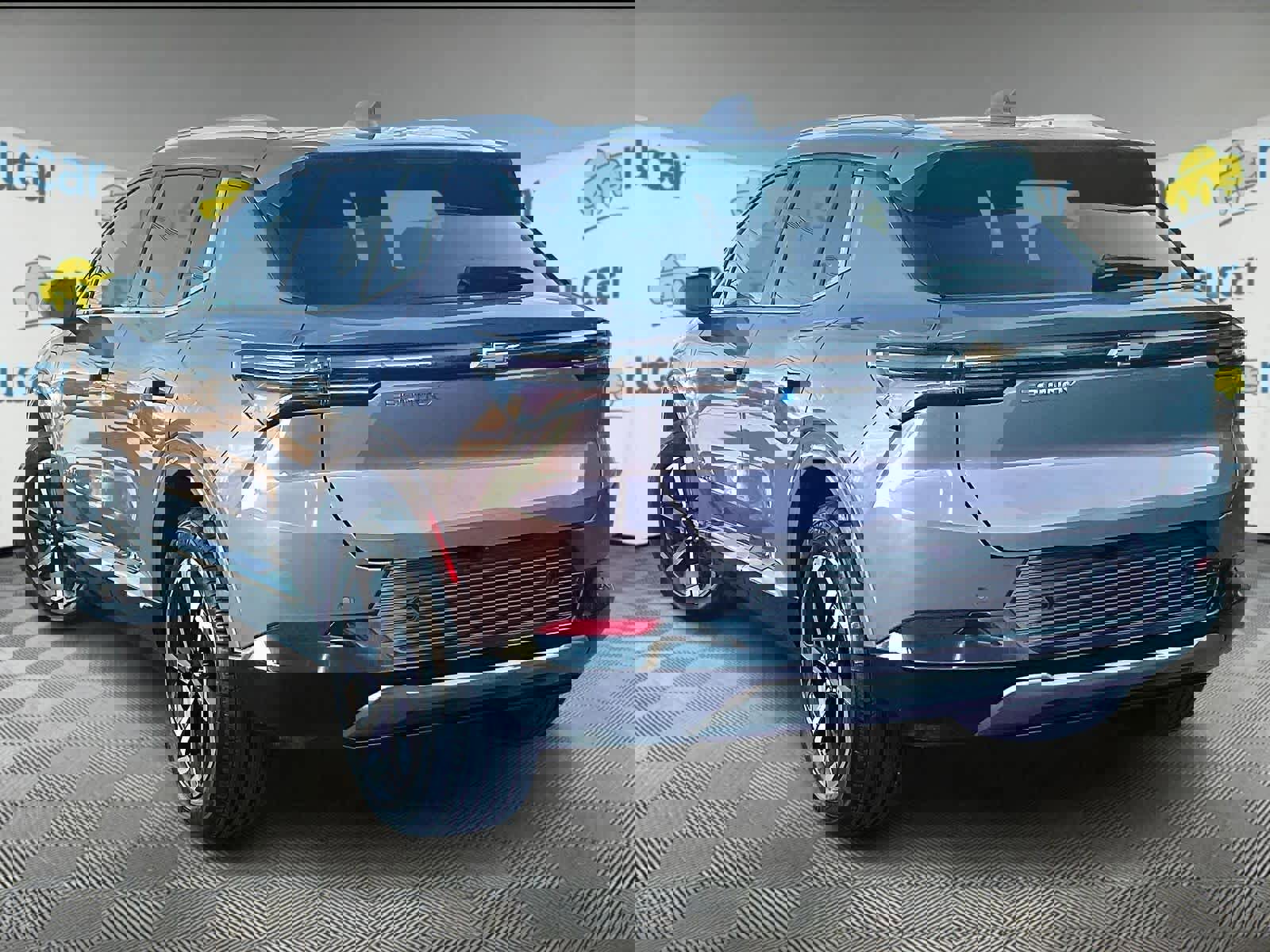 Used 2025 Chevrolet Equinox EV LT image 4