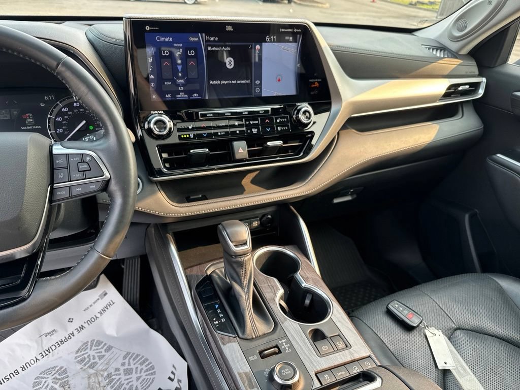 Used 2021 Toyota Highlander Platinum AWD/4WD image 17