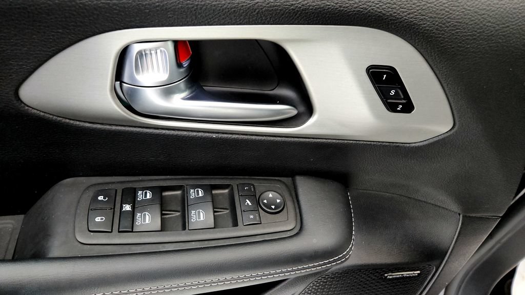 Used 2023 Chrysler Pacifica Limited w/ Uconnect Theater Family Group AWD/4WD image 24