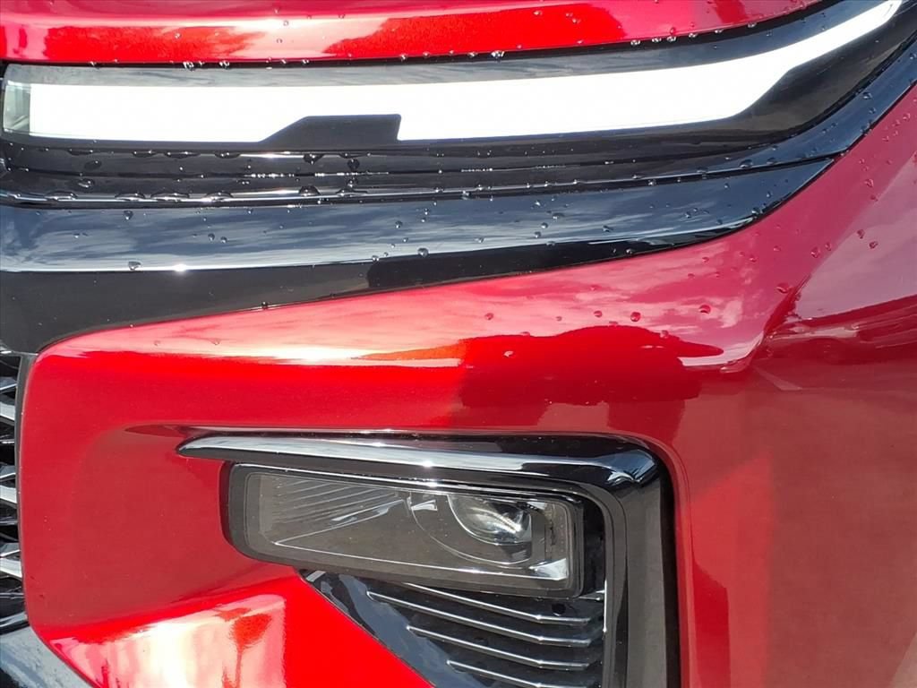 Used 2025 Chevrolet Traverse RS w/ LPO, Floor Liner Package FWD image 11