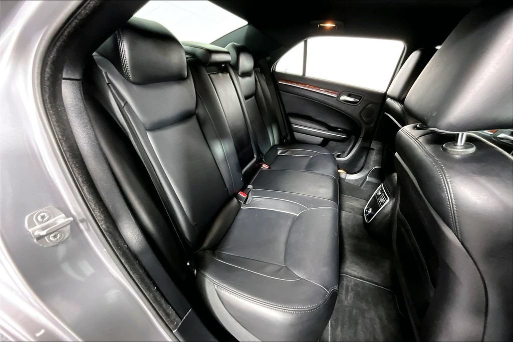 Used 2014 Chrysler 300 w/ Driver Convenience Group RWD image 27