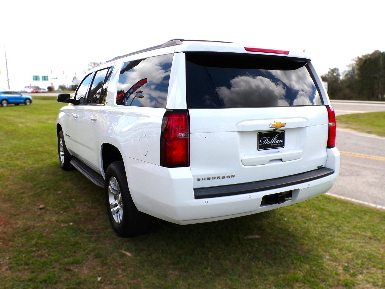 Used 2018 Chevrolet Suburban LT RWD image 5