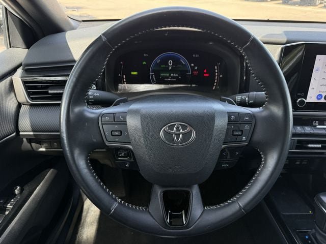 Used 2025 Toyota Camry SE FWD image 13