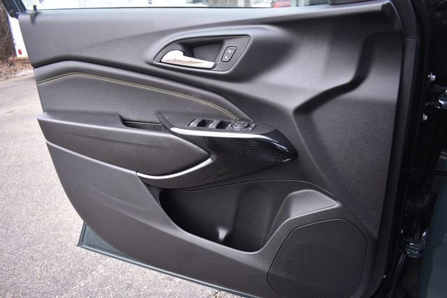 New 2026 Chevrolet Trax LT w/ LPO, Blackout Package image 31