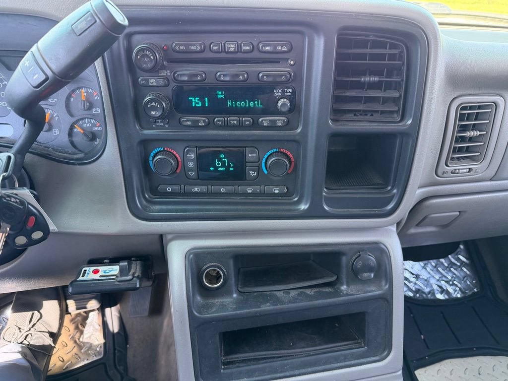 Used 2006 GMC Sierra 2500 SLT w/ Heavy-Duty Power Package AWD/4WD image 6