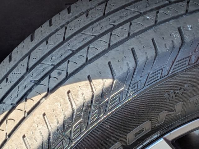 Used 2023 GMC Acadia SLE w/ Driver Convenience Package image 11