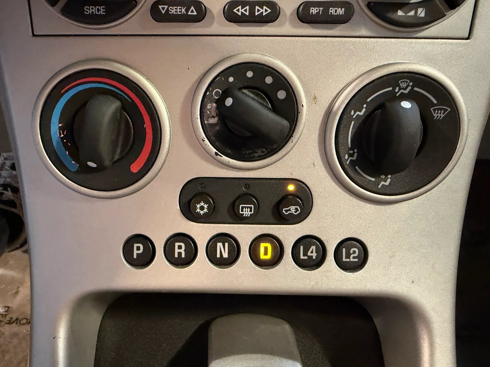 Used 2005 Chevrolet Equinox LS w/ Preferred Equipment Group AWD/4WD image 16