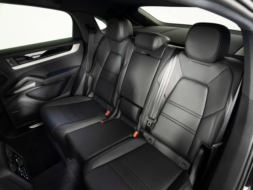 New 2026 Porsche Cayenne Coupe AWD/4WD image 41