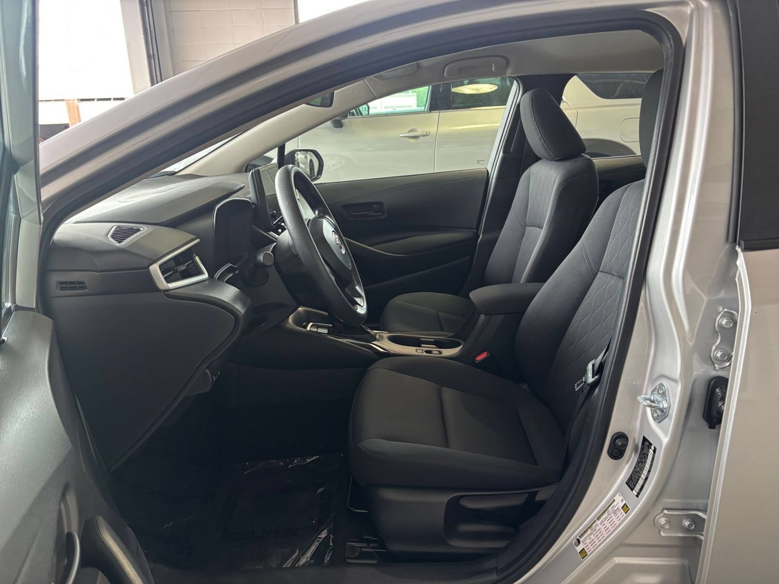 Used 2025 Toyota Corolla LE FWD image 25