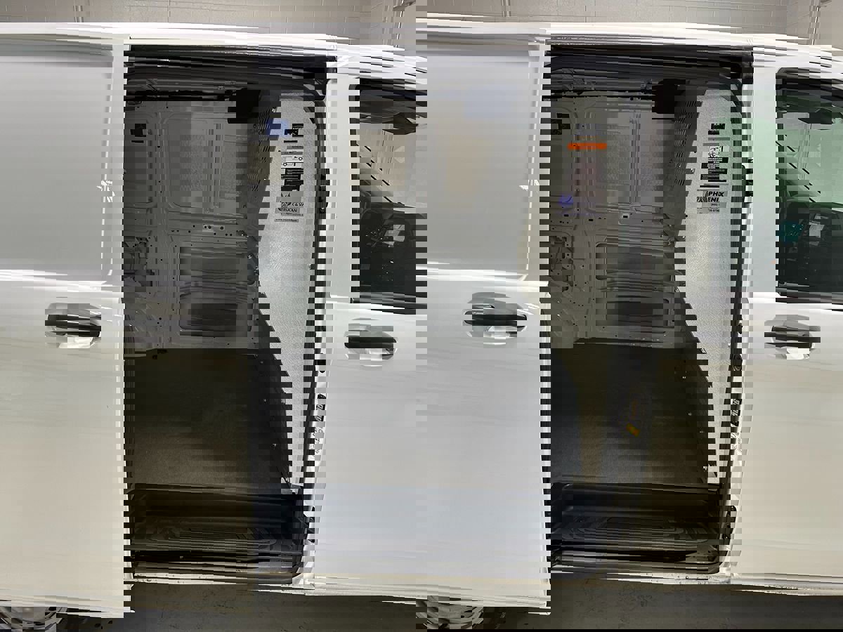 Used 2023 Mercedes-Benz Metris image 9