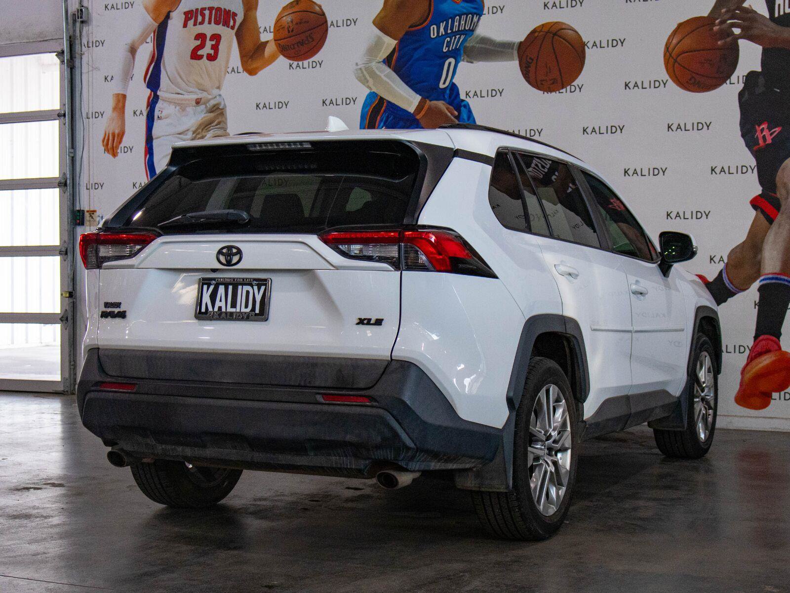 Used 2019 Toyota RAV4 XLE Premium FWD image 26