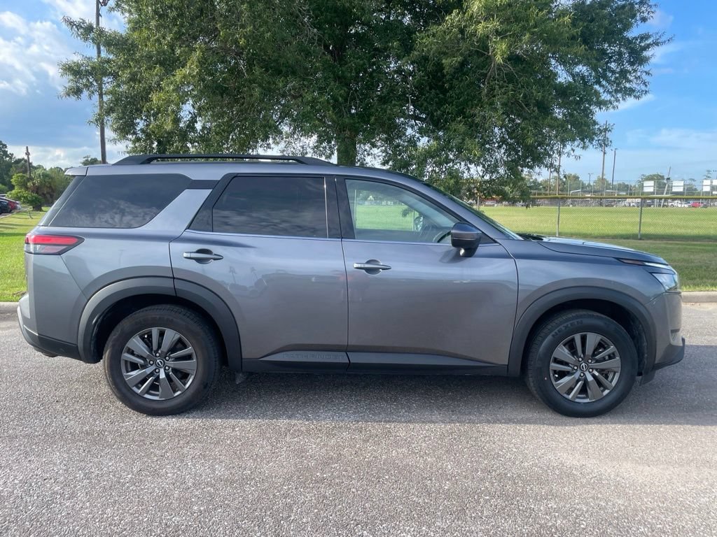 Used 2024 Nissan Pathfinder SV FWD image 8