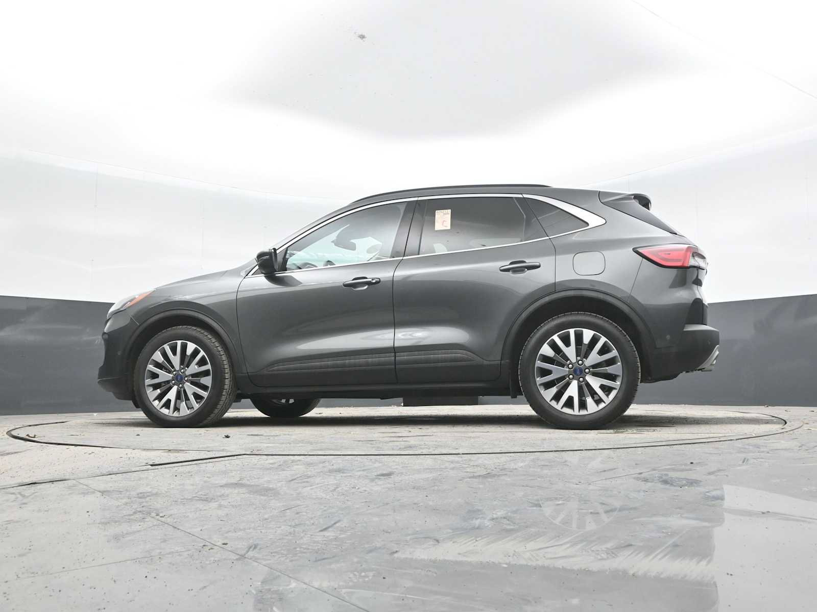 Used 2020 Ford Escape Titanium w/ Titanium Premium Package 2.0 image 24