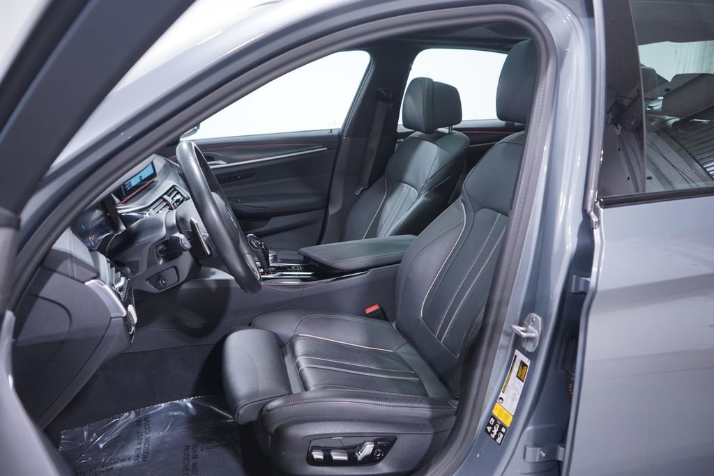 Used 2023 BMW M550i xDrive w/ Shadowloine Package image 7