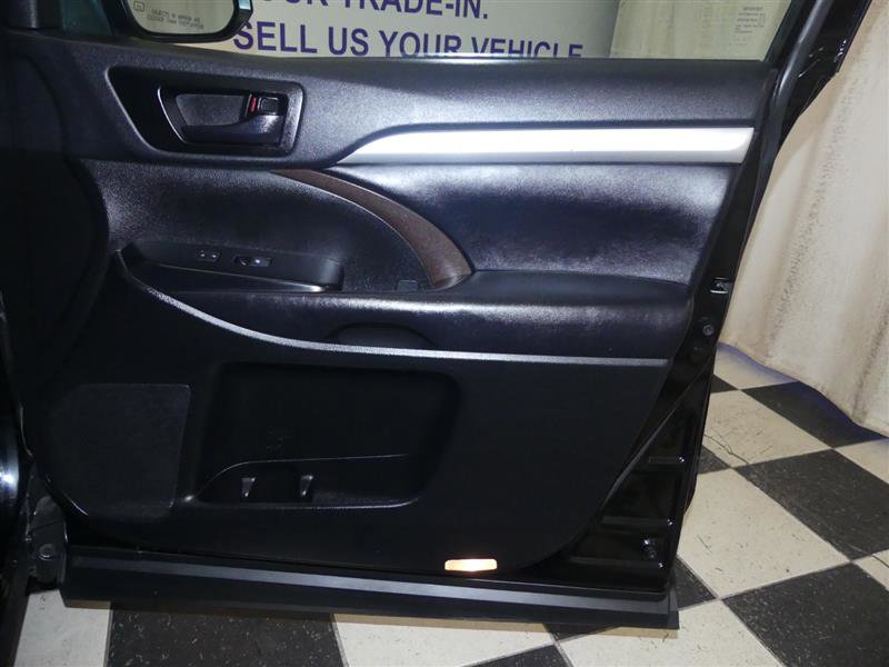 Used 2019 Toyota Highlander Plus AWD/4WD image 26