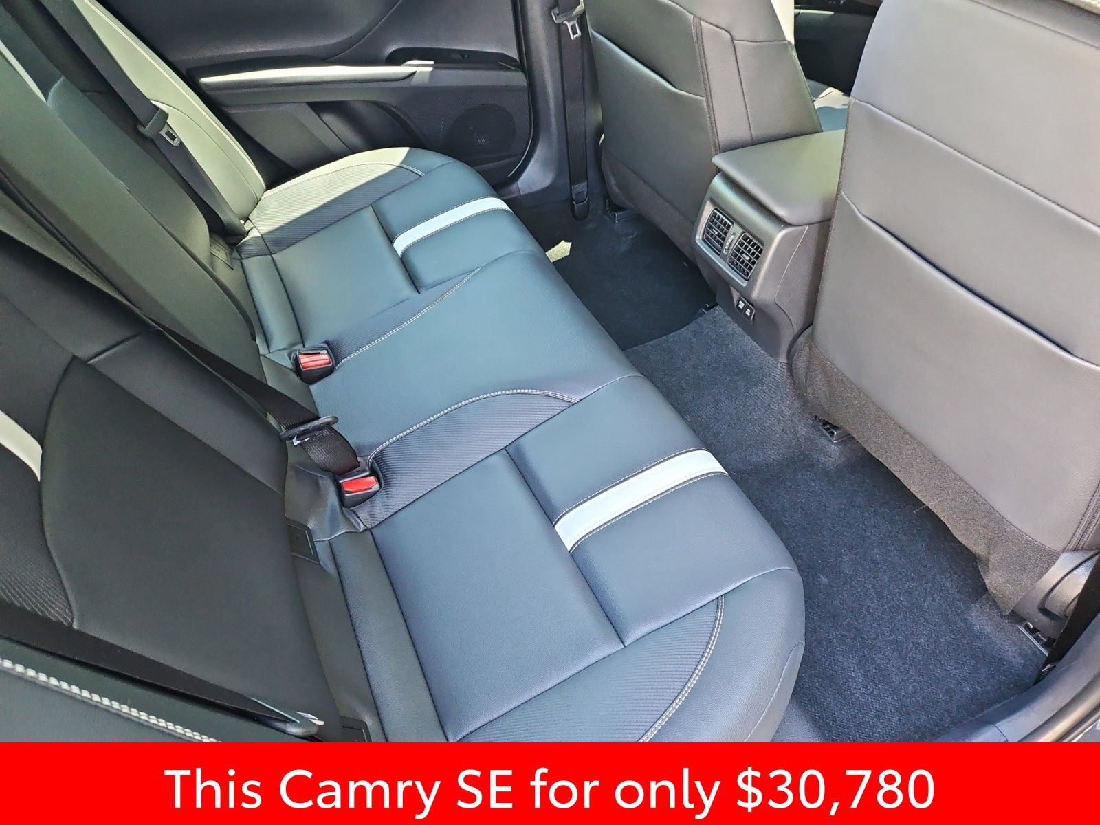 Used 2025 Toyota Camry SE w/ Convenience Package FWD image 32