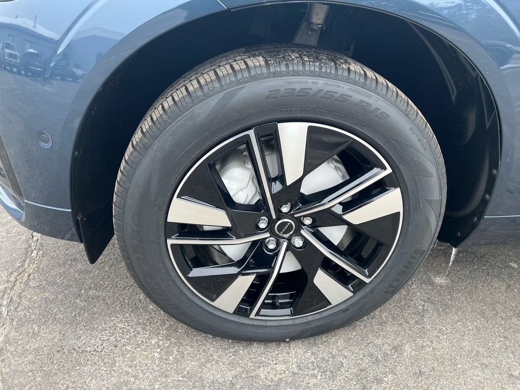 New 2026 Volvo XC60 B5 Plus w/ Protection Package Premier AWD/4WD image 9