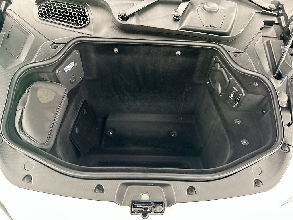 Used 2024 Lamborghini Revuelto AWD/4WD image 23
