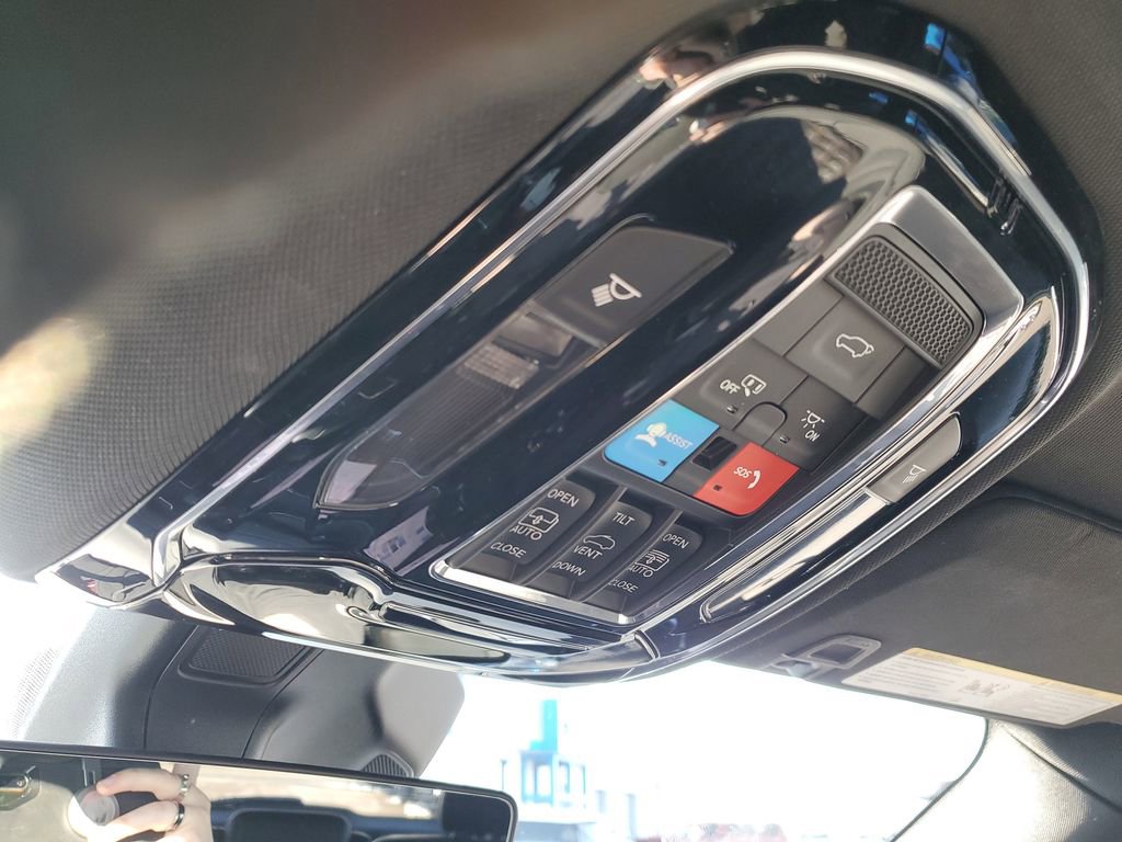 Used 2023 Jeep Grand Cherokee Summit w/ Luxury Tech Group V image 26