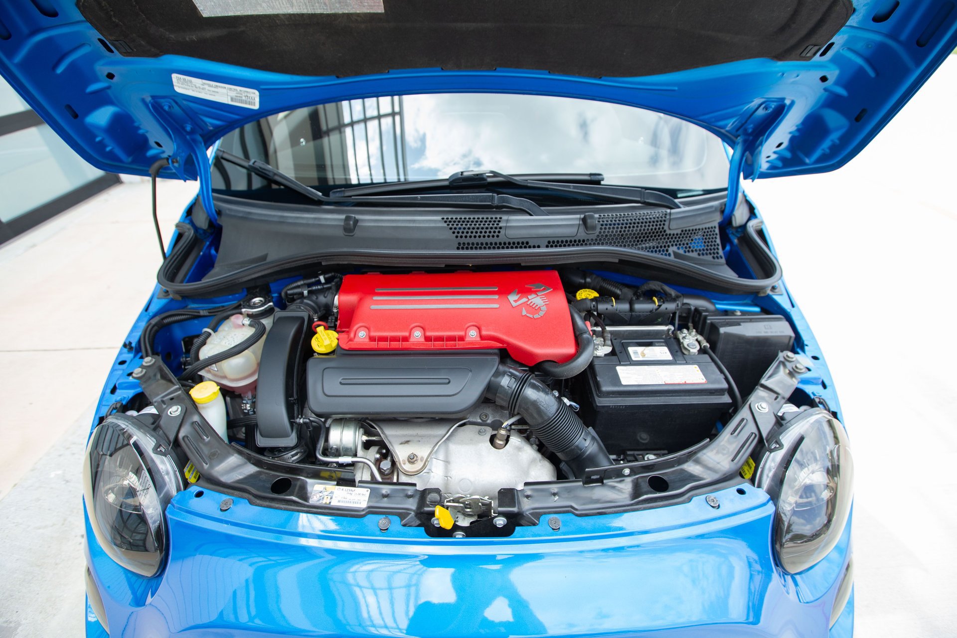 Used 2018 FIAT 500 Abarth FWD image 3