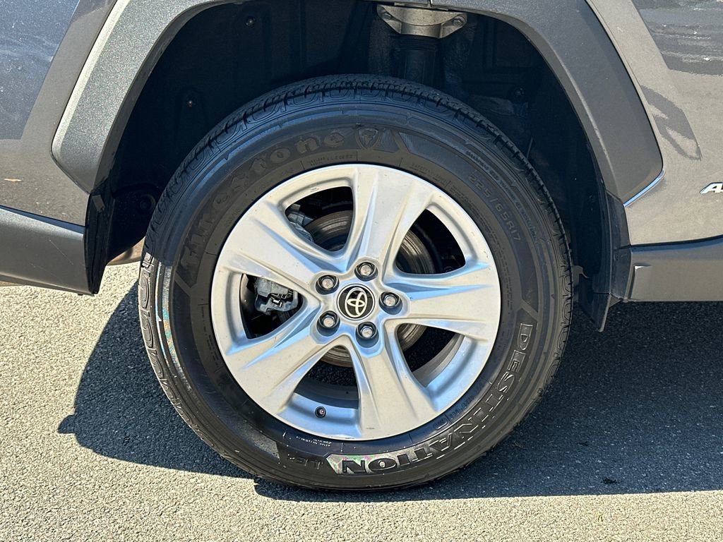 Used 2021 Toyota RAV4 XLE w/ Convenience Package image 9