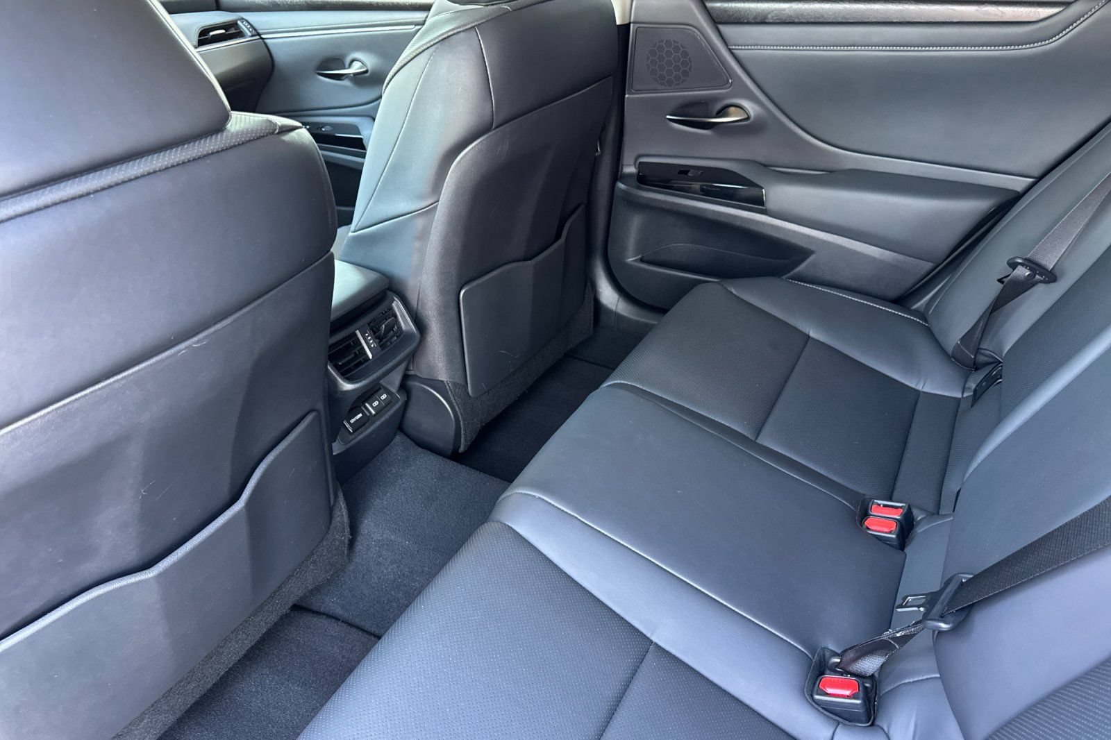 Certified 2025 Lexus ES 350 w/ Premium Package FWD image 14