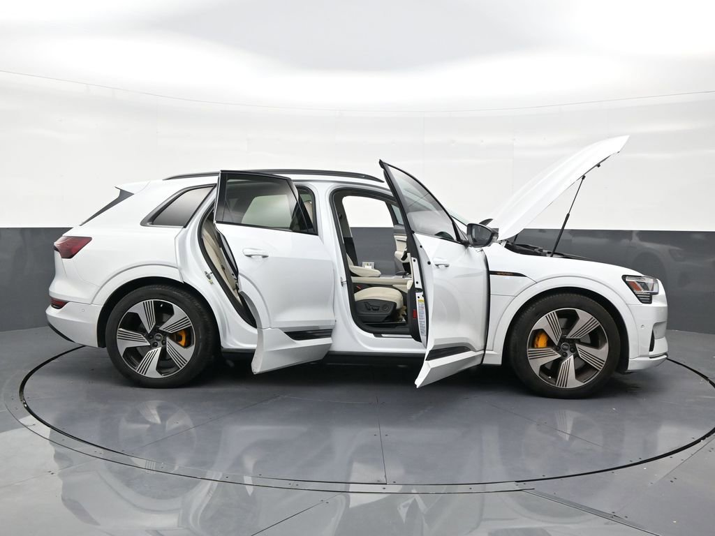 Used 2023 Audi e-tron Premium Plus w/ Premium Plus Package image 29